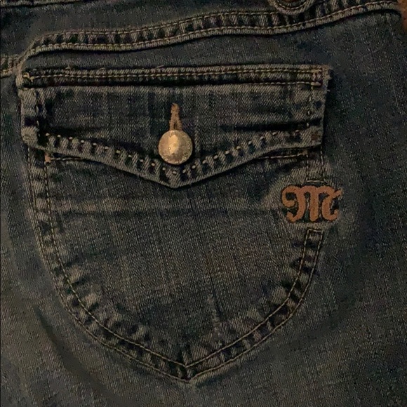 Miss Me Capri Jeans - Picture 3 of 10